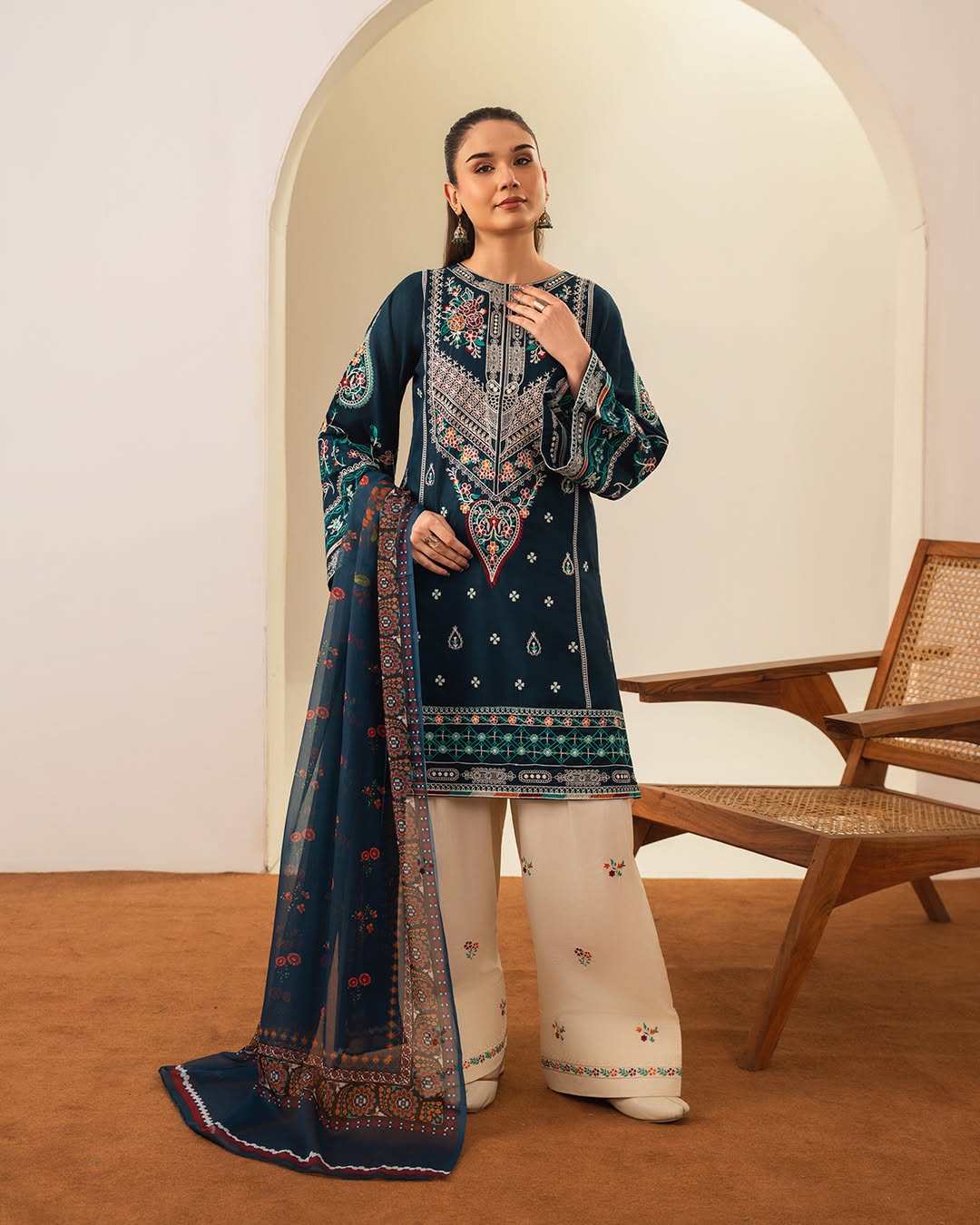 Zarqash 3pc Dress(Farshi Shalwar)