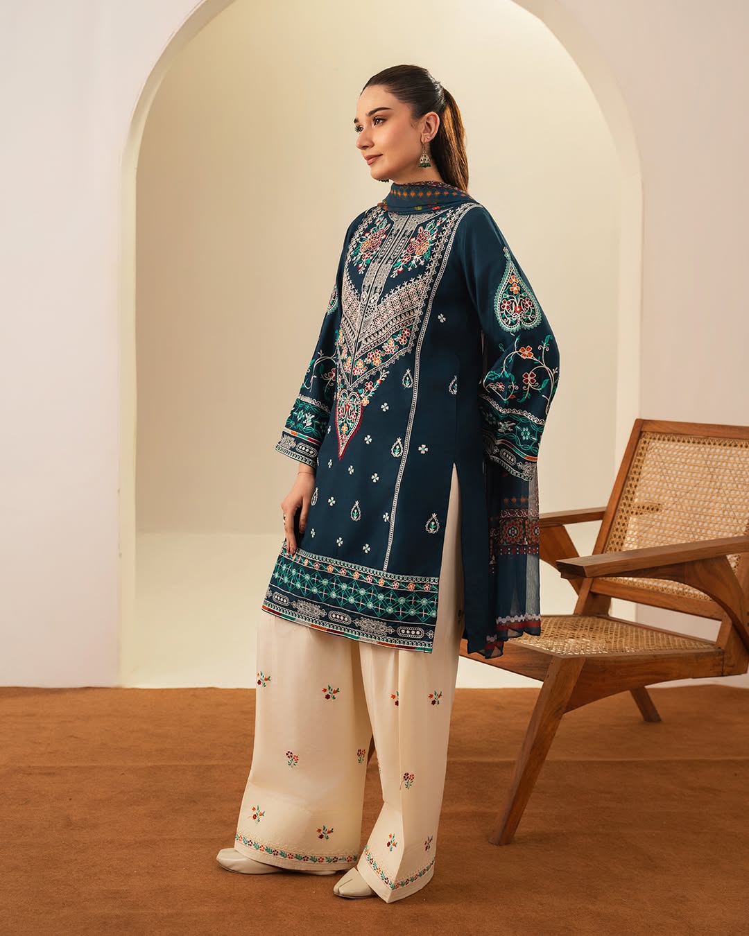 Zarqash 3pc Dress(Farshi Shalwar)