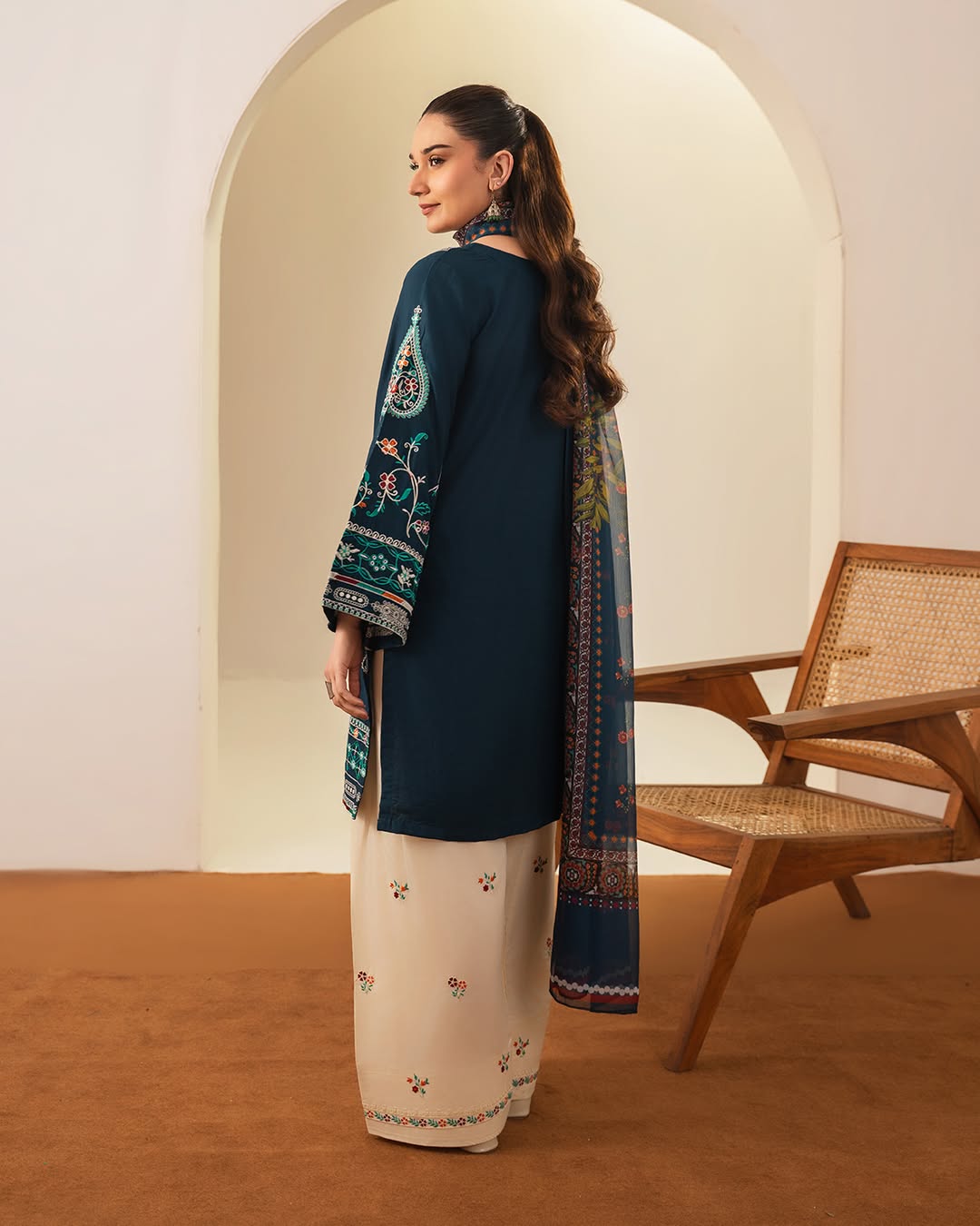 Zarqash 3pc Dress(Farshi Shalwar)